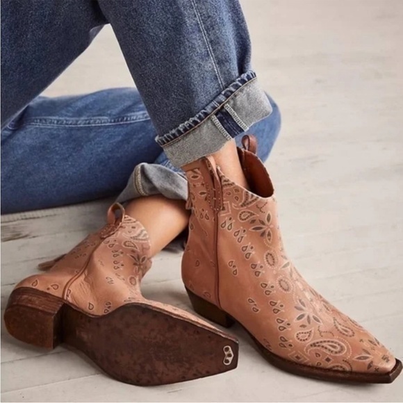 NEW FREE PEOPLE We The Free Bandana Wesley Ankle Boots - Picture 1 of 16